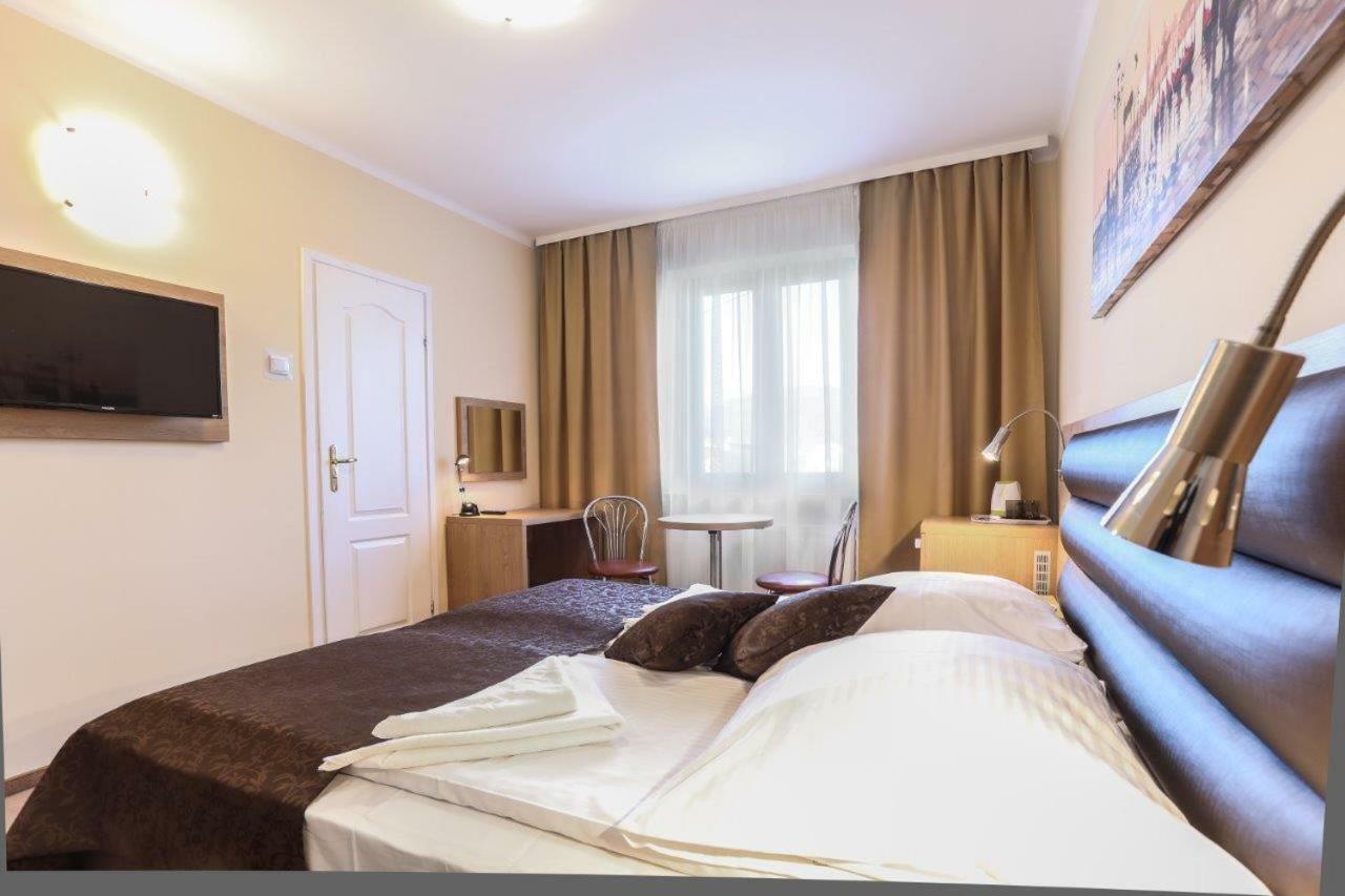 מילובקה Hotel Milena מראה חיצוני תמונה